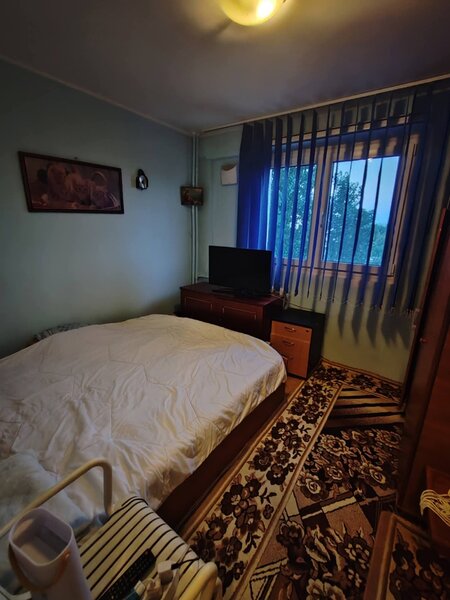 Berceni, Gradistea, bloc anvelopat