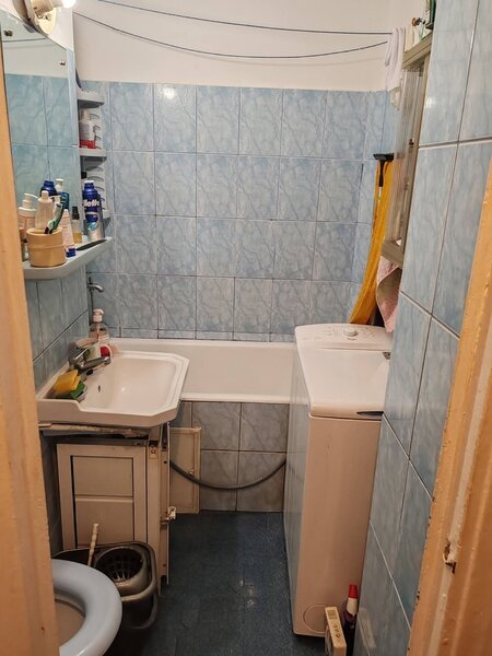 Berceni, Gradistea, bloc anvelopat